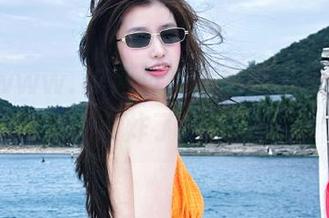 www.17网页瞬间前妻出轨，群里炸了！