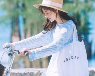 52cg官网：一场瓜田里的荒诞剧，真有这么精彩吗？