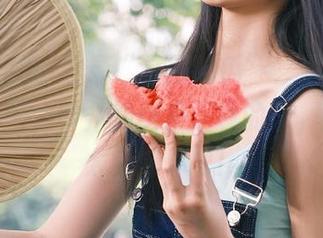 登录“全网吃瓜”，居然有人把前任那点事儿翻出来，我的天，这瓜也太劲爆了吧！