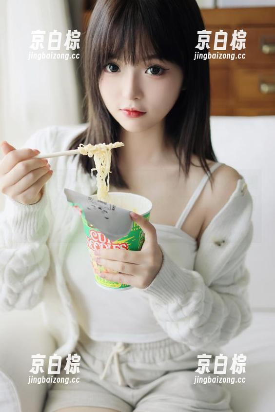 吃瓜网 在线黑料解锁:吃瓜网的蘑菇视频,突破你对“瓜”的想象界限,快来围观!
