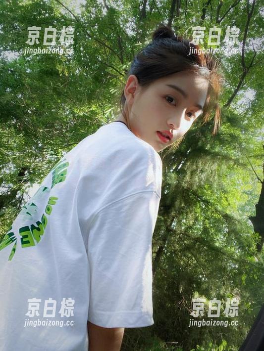 嘻哈在线！网曝吃瓜教你如何优雅吃瓜，不被路人发现。
